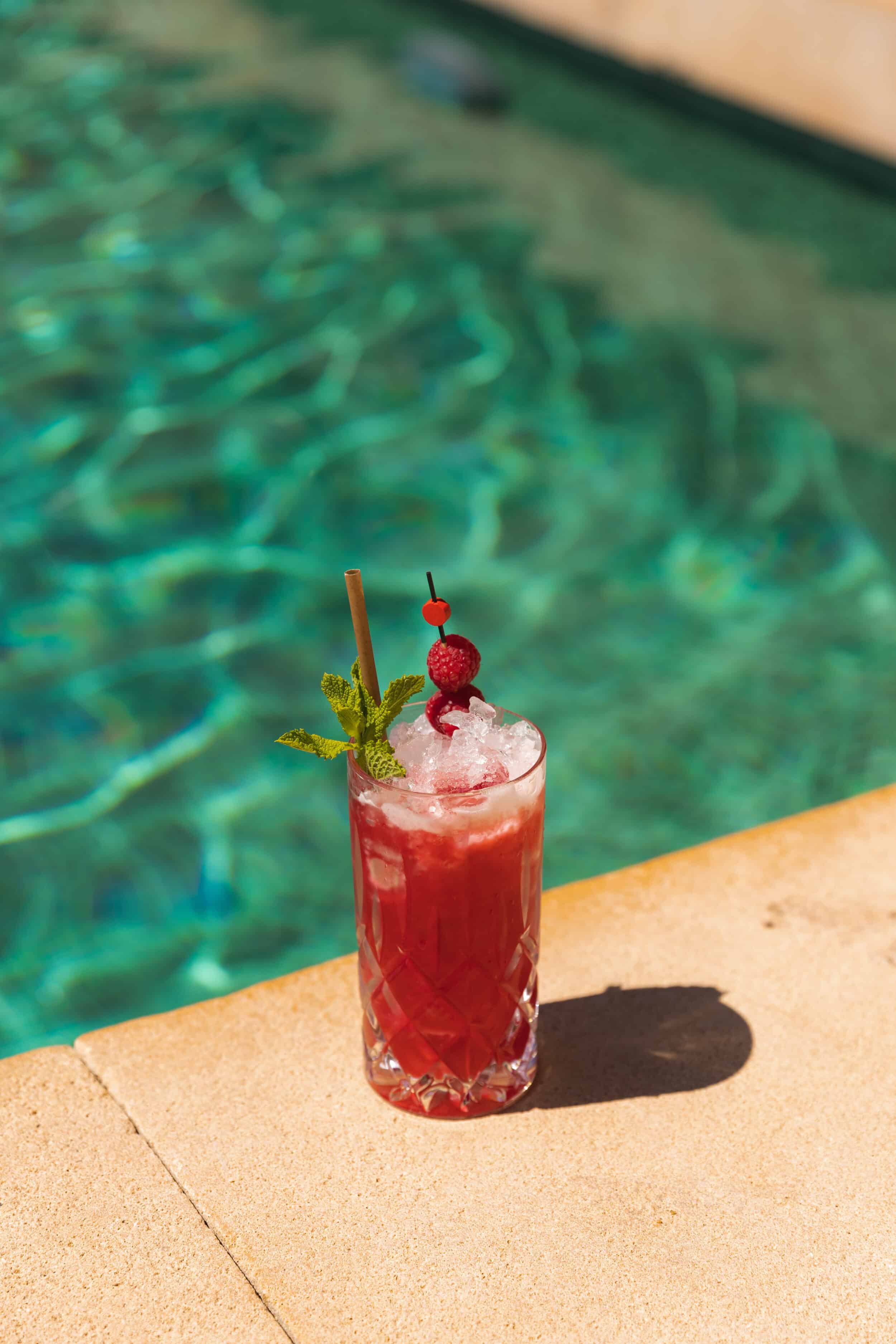 Cocktail Piscine Hotel Crillon le Brave @morecontentstudio