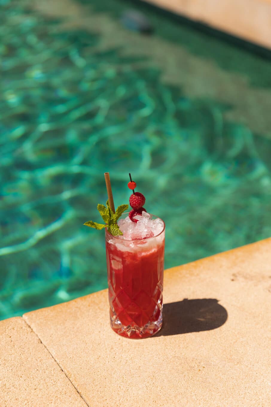 Cocktail Piscine Hotel Crillon le Brave @morecontentstudio