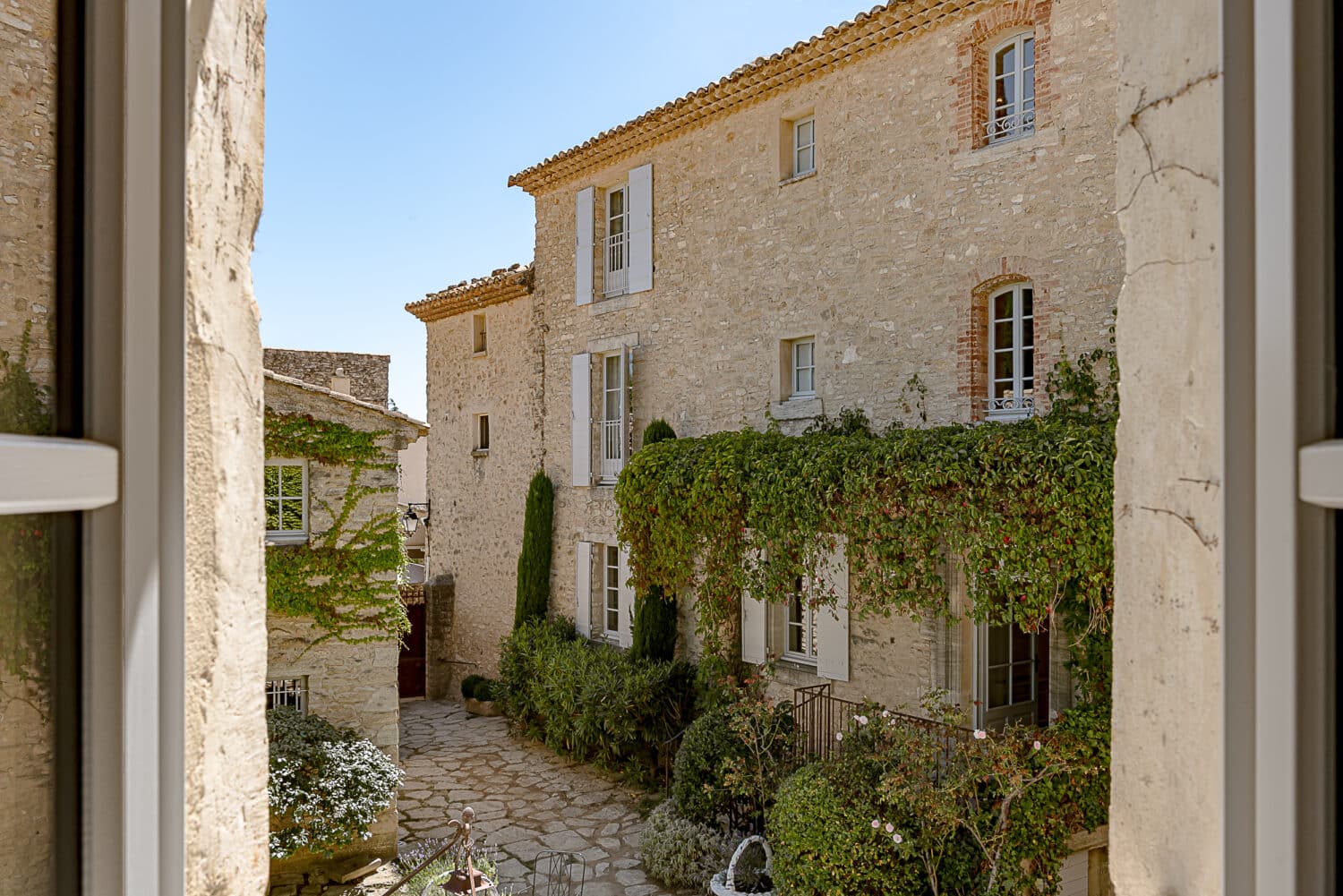 Façade Hôtel Crillon Le Brave